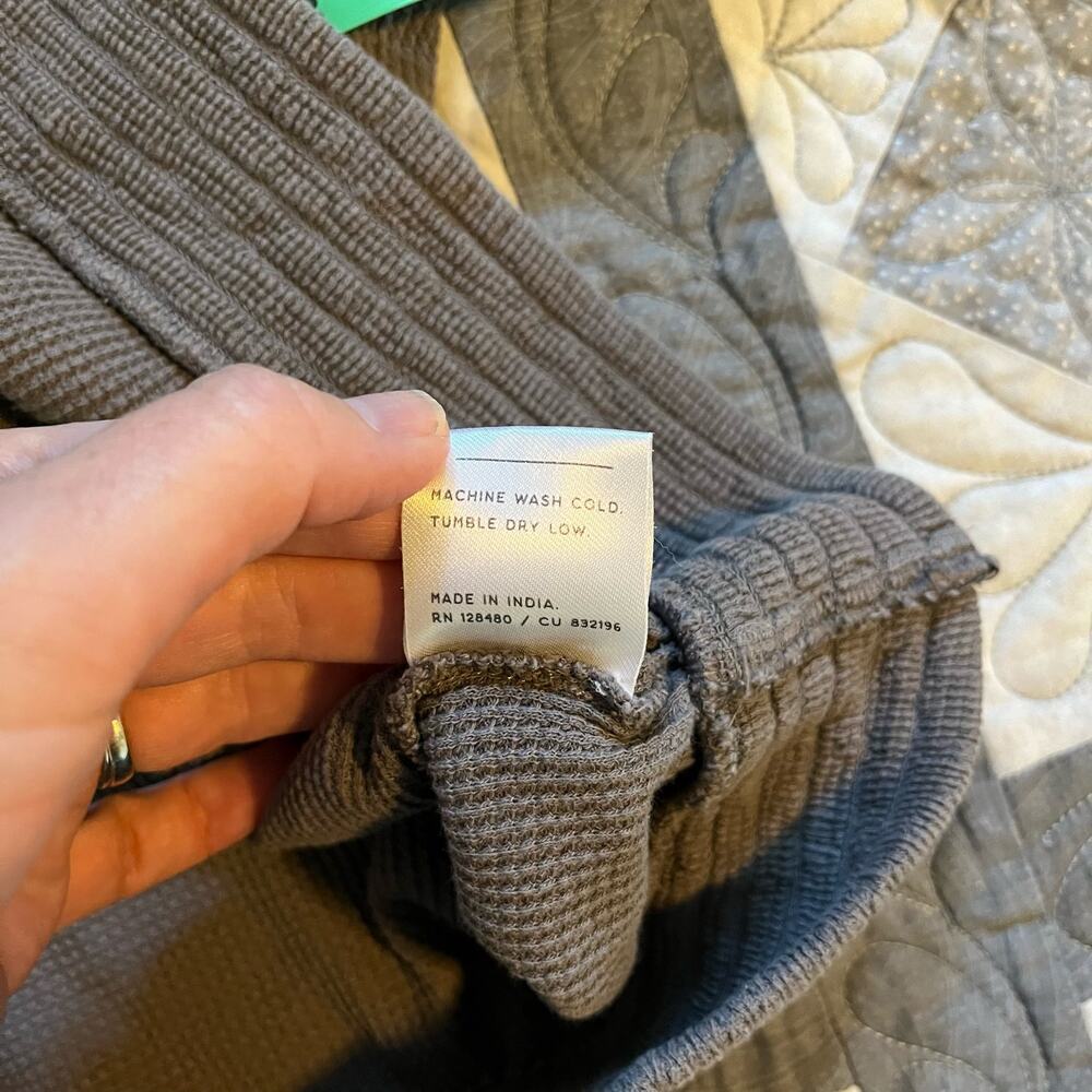 Pact Organic Cotton. Gray Hoodie with White Drawstrings. - Picture 5 of 9